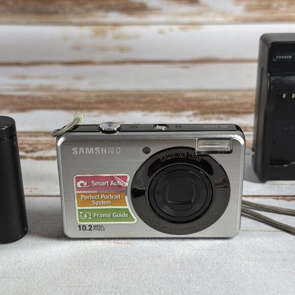 Samsung NV10 & SL202 Digital Cameras Parts Lot w/ Batteries & Chargers - Picture 3 of 7